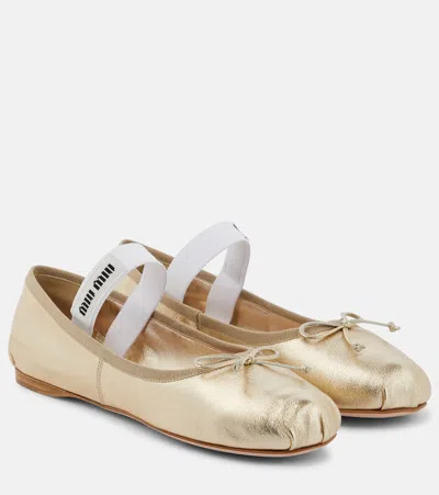 Miu Miu Logo Leather Ballet Flats In Pirite
