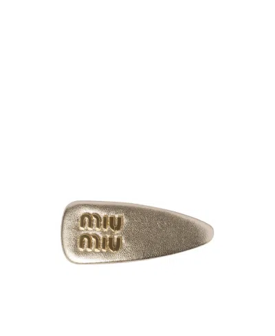 Miu Miu Logo-lettering Leather Hair Clip In Golden