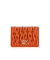 Miu Miu Logo-lettering Matelassé Cardholder In Orange