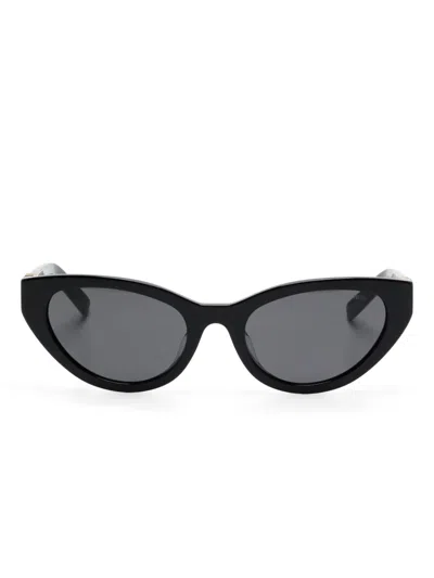 Miu Miu Logo-plaque Sunglasses In Schwarz