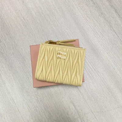 Miu Miu Logo Plaque Wallet In Nude