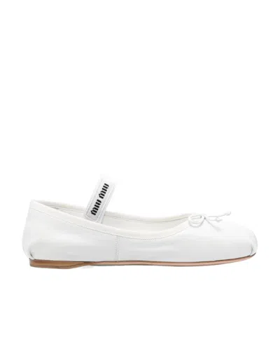 Miu Miu Logo-strap Leather Ballerina Pumps In White