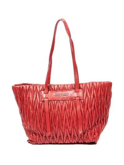 Pre-owned Miu Miu Matelassé Logo-detail Shoulder Bag In Red
