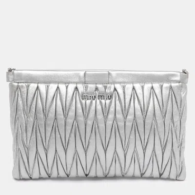 Pre-owned Miu Miu Metallic Silver Matelasse Leather Clutch