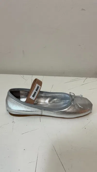 Miu Miu Mordoré Logo Ballet Shoes In Gray