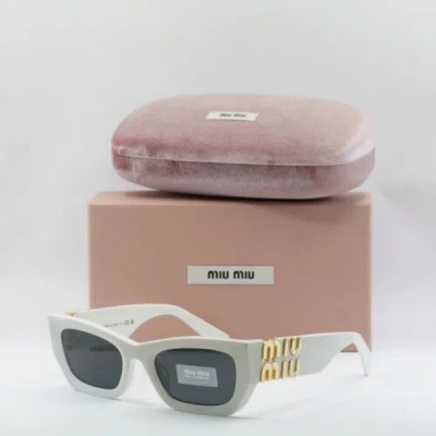 Pre-owned Miu Miu Mu09ws 1425s0 White/dark Gray 53-22-135 Sunglasses Authentic
