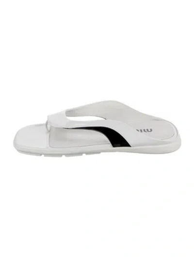Pre-owned Miu Miu Patent Leather Flip Flops In White