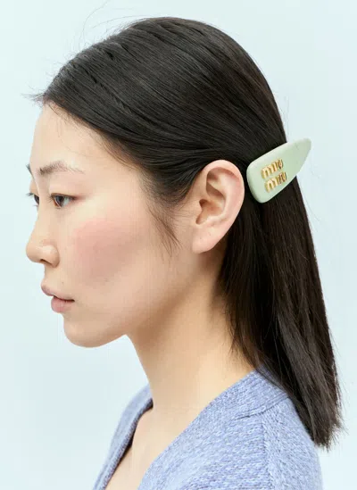 Miu Miu Patent Leather Logo Plaque Hair Clip In Black