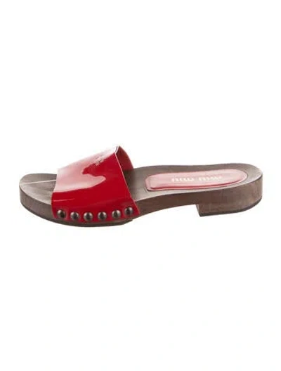 Pre-owned Miu Miu Patent Leather Slides In Red