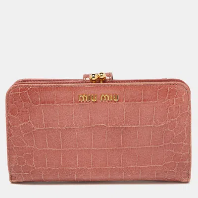 Pre-owned Miu Miu Peach Croc Embossed Leather Twisted Lock Wallet In Orange