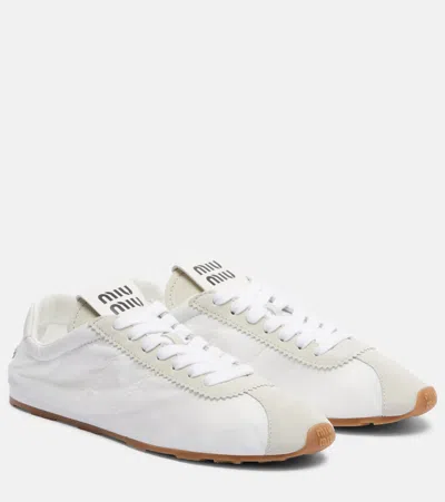 Miu Miu Sneakers Plume Mit Veloursleder In White