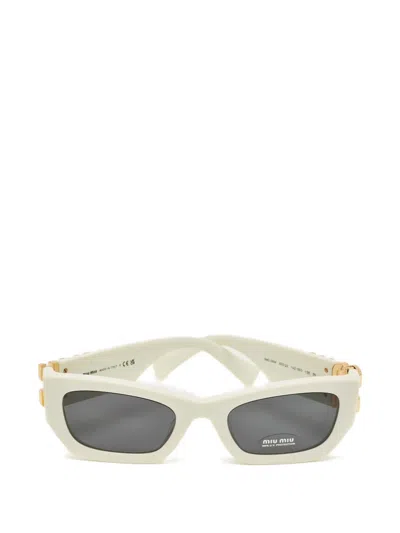 Pre-owned Miu Miu Rectangle-frame Gold-tone-logo Sunglasses In White