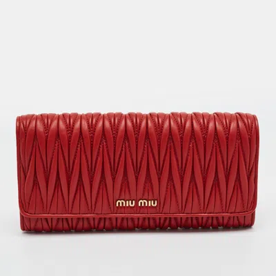 Pre-owned Miu Miu Red Matelasse Leather Wallet On Chain