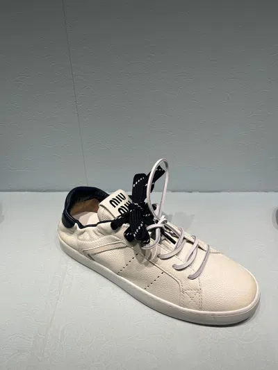 Miu Miu Round-toe Casual Sneakers In Neutral