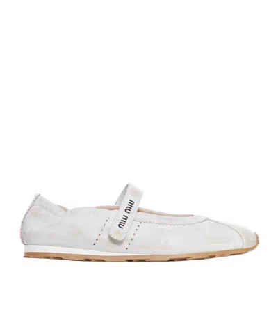Miu Miu Round-toed Ballet Shoes In White