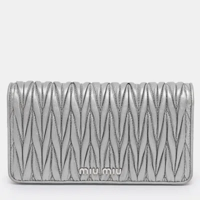 Pre-owned Miu Miu Silver Matelasse Leather Wallet On Chain