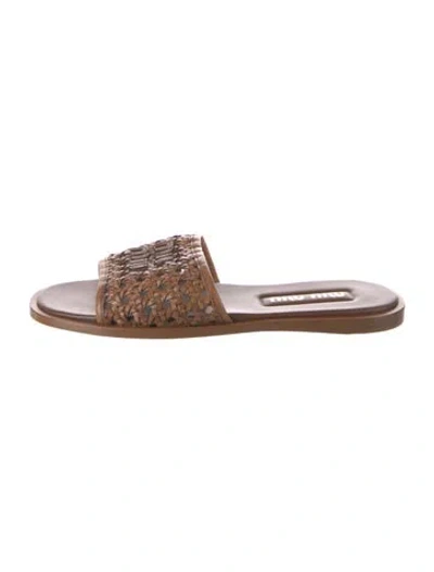 Pre-owned Miu Miu Straw Patterned Slides In Brown