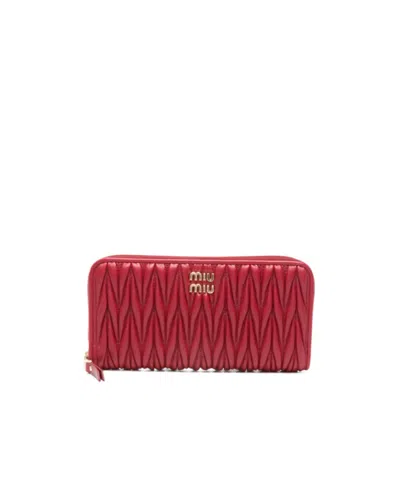 Miu Miu Zipper Wallet In Red