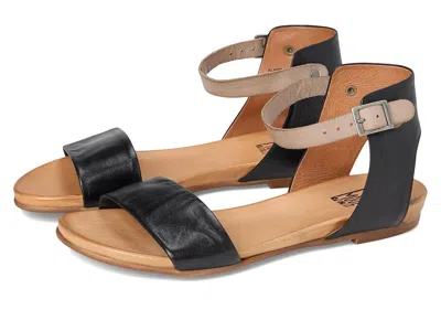 Miz Mooz Alanis In Black