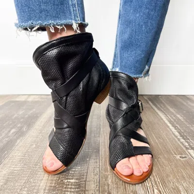 Miz Mooz Cassidy Sandal In Black