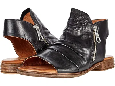 Miz Mooz Dylan In Black