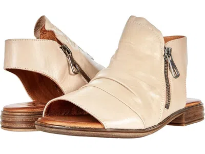 Miz Mooz Dylan In White