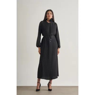 Mizalle Maxi Dress In Black