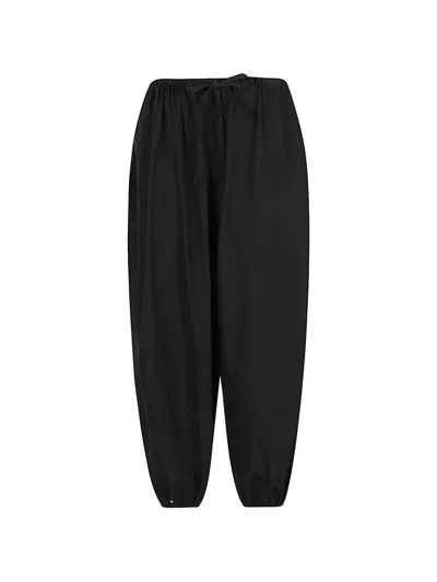 Mizuiro Ind Tapered-leg Elasticated-hem Trousers In Black