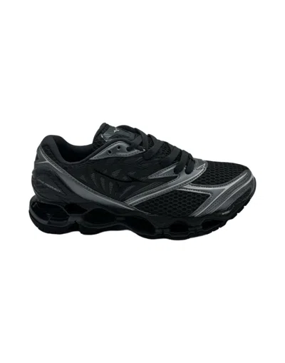 Mizuno Streamlined Performance Sneakers With Breathable Mesh In Black