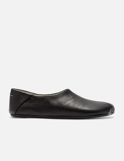 Mm6 Maison Margiela Asymmetric-toe Leather Slippers In Black