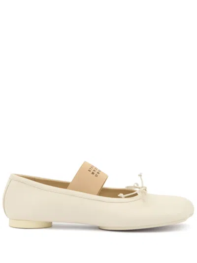 Mm6 Maison Margiela Mm6 By Maison Margiela Low-cut Beige Shoes With Bow Detail In Banana Crepe