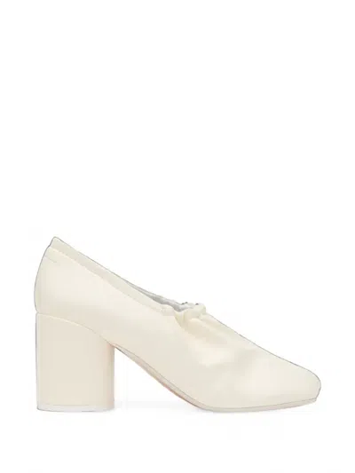 Mm6 Maison Margiela Anatomic Elasticated-detail Pumps In Neutral