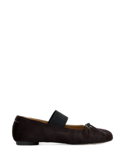 Mm6 Maison Margiela Anatomic Numeric Elastic Ballerinas In Ponyhair In Burgundy
