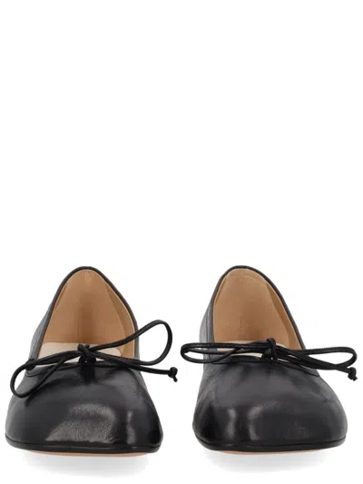 Mm6 Maison Margiela Anatomical Toe Leather Flat In Black