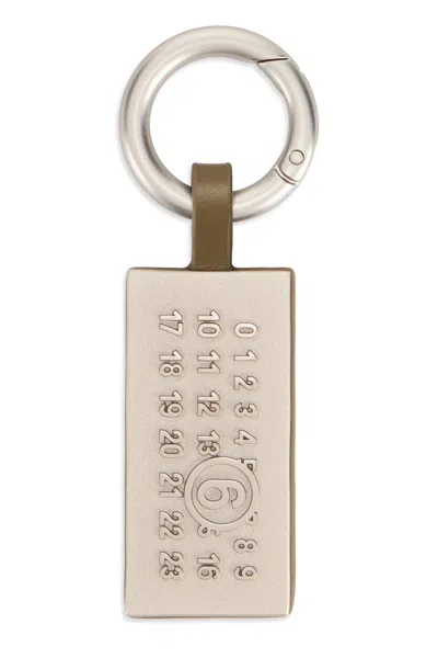 Mm6 Maison Margiela Keychain With Branded Plate In Metallic