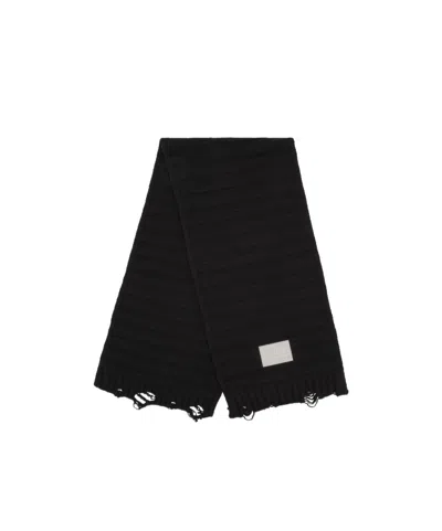 MM6 MAISON MARGIELA MM6 MAISON MARGIELA LOGO PATCH DISTRESSED KNITTED SCARF