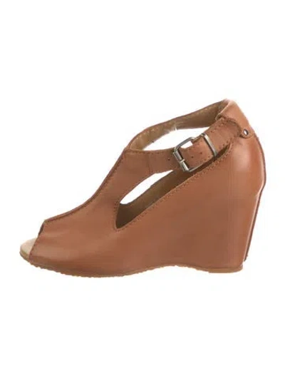 Pre-owned Mm6 Maison Margiela Leather Cutout Accent Pumps In Brown