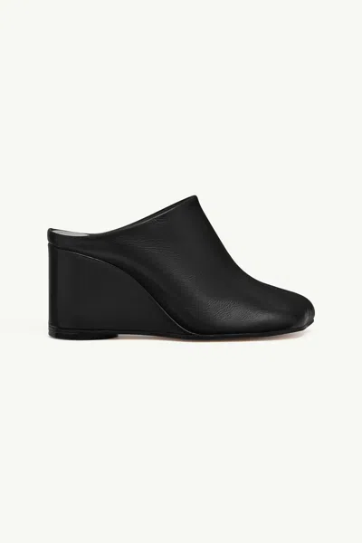 Mm6 Maison Margiela Leather Mules In Black