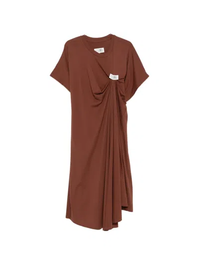 Mm6 Maison Margiela Knee Length Loose Draped Lounge Dress In Brown