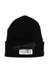 Mm6 Maison Margiela Mm6 By Maison Margiela Ribbed Black Knitted Beanie With Contrasting Logo Patch In Black