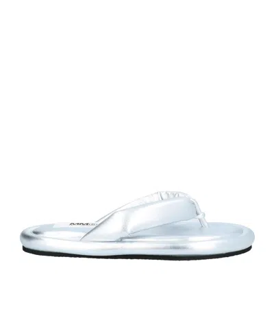 Mm6 Maison Margiela Minimalist Metallic Flip Flops In White