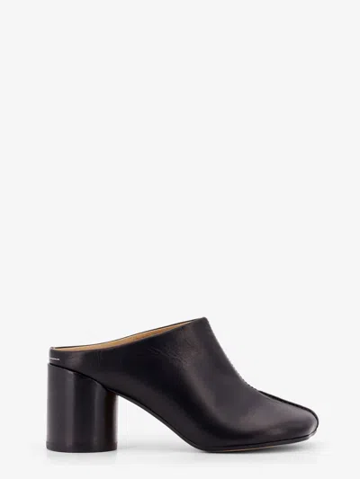 Mm6 Maison Margiela Leather Mule With Anatomic Toe In Black