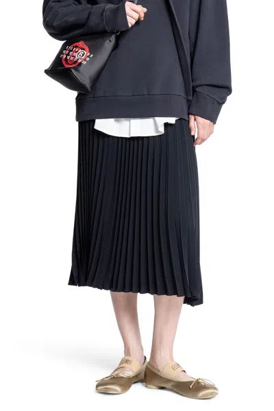 Mm6 Maison Margiela Pleated Midi Skirt In Black