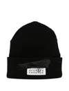 Mm6 Maison Margiela Mm6 By Maison Margiela Ribbed Black Knitted Beanie With Contrasting Logo Patch In Black