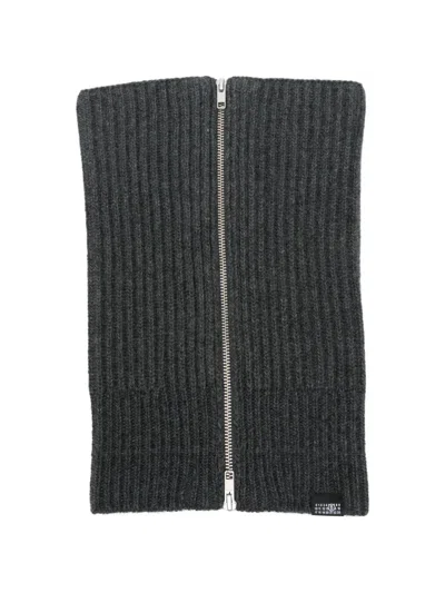 Mm6 Maison Margiela Ribbed-knit Zip-up Neck Warmer In Gray