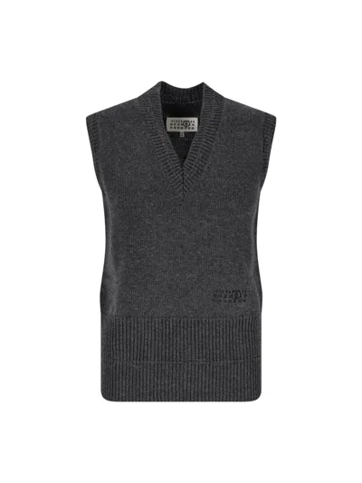 Mm6 Maison Margiela Sleeveless Knit Vest With V-neckline And Ribbed Detailing In Gray