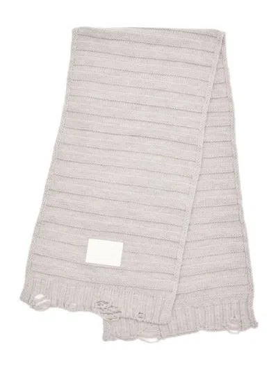 Mm6 Maison Margiela Textured Ribbed Grey Scarf With Branded Patch In White