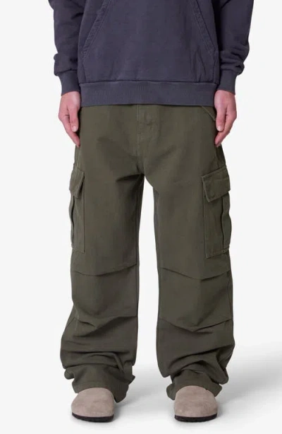 Mnml Ultra Baggy Cargo Pants In Green