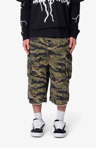 Mnml Ultra Baggy Tiger Camo Cargo Shorts In Green