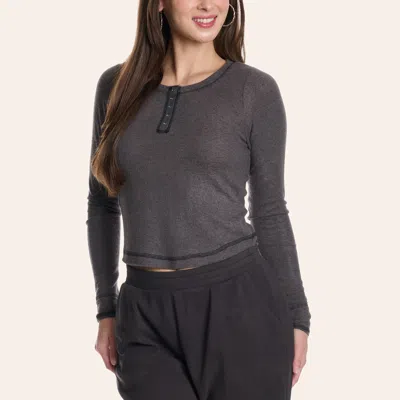 Moa Moa Women's Gray Contrast Stitched Cropped Long Sleeve Henley Top